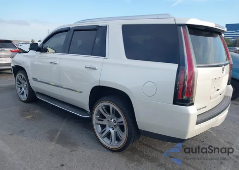 2015 Cadillac Escalade Luxury z USA, uszkodzony, nr VIN 1GYS4BKJ5FR230470